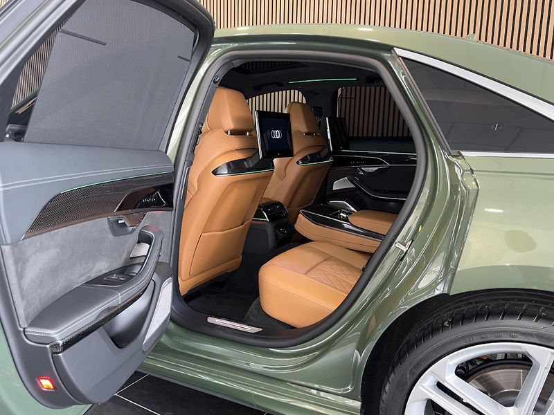 Audi S8 B&O-Adv. Carbon Matrix Pano TV - fotka 10 z 52