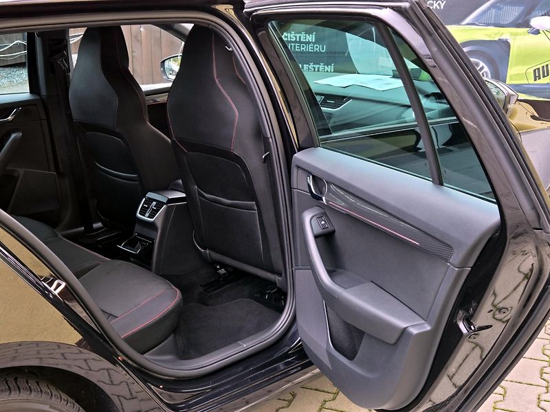 Škoda Octavia TDi RS,CEBIA *SERV.KNÍŽKA*  - fotka 24 z 48