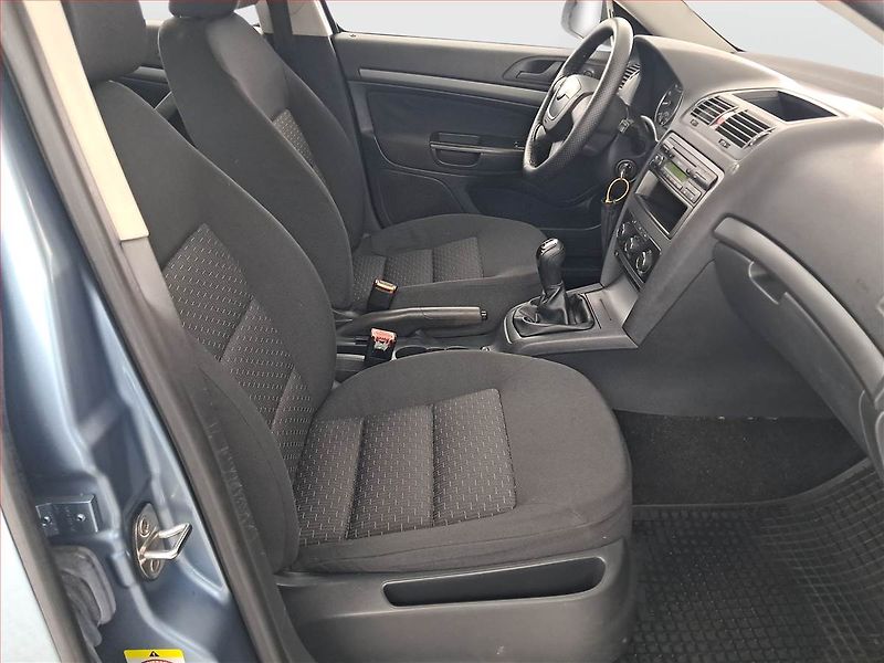 Škoda Octavia (2011) 1.6, po STK, oblíbený vůz - fotka 9 z 15