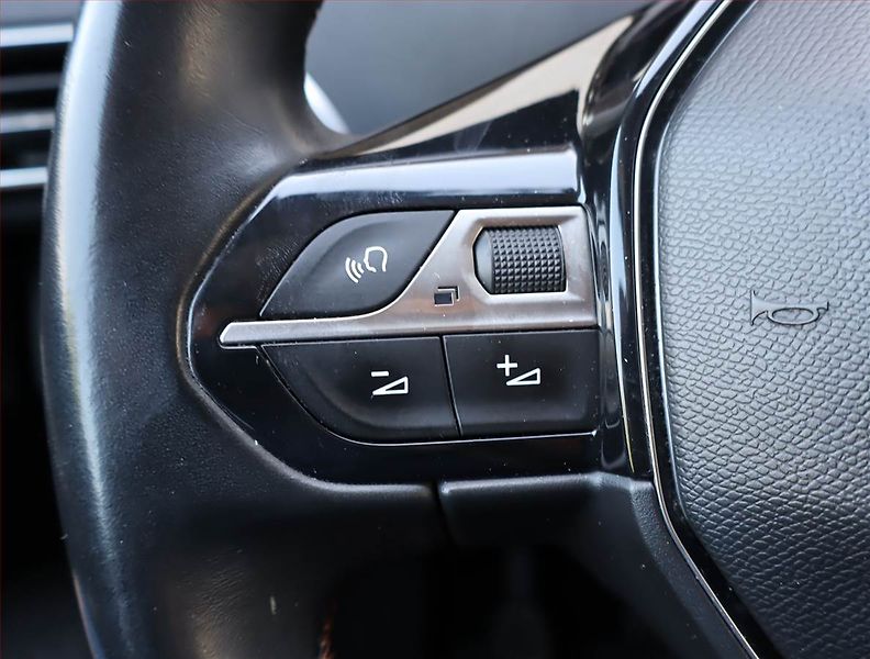 Peugeot 3008 (2017) 1.2 PureTech, Tempomat - fotka 16 z 21