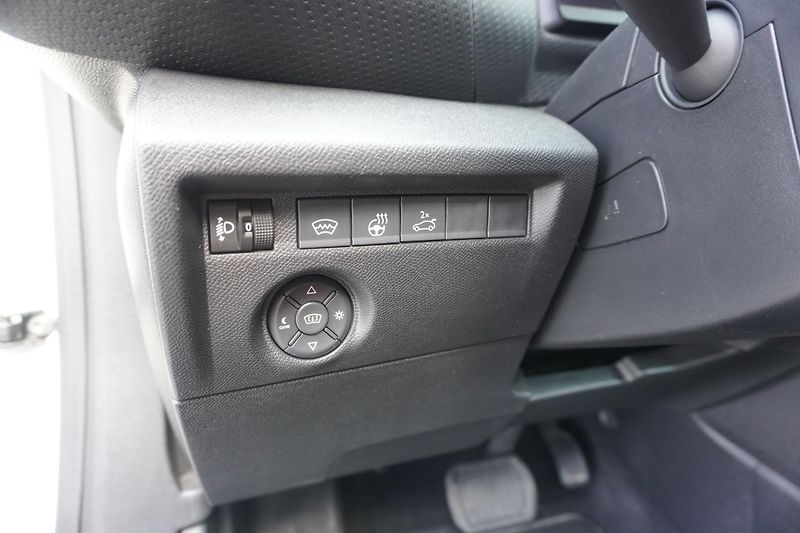 Citroën ë-C4 X (2023) Shine PACK 100kW - fotka 12 z 13