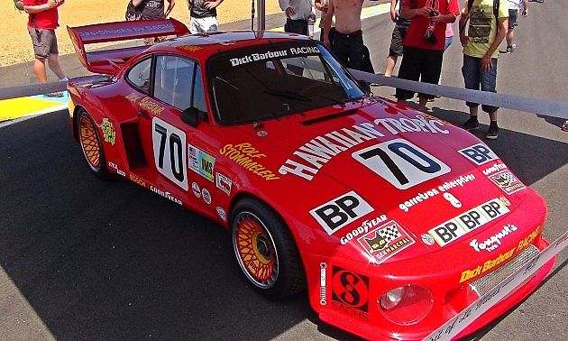 Porsche 935, se kterým posádka Paul Newman - Dick Barbour - Rolf Stommelen, skončila druhá při 24 hodin Le Mans 1979., zdroj: Wikimedia Commons, Neuwieser, CC BY-SA 2.0