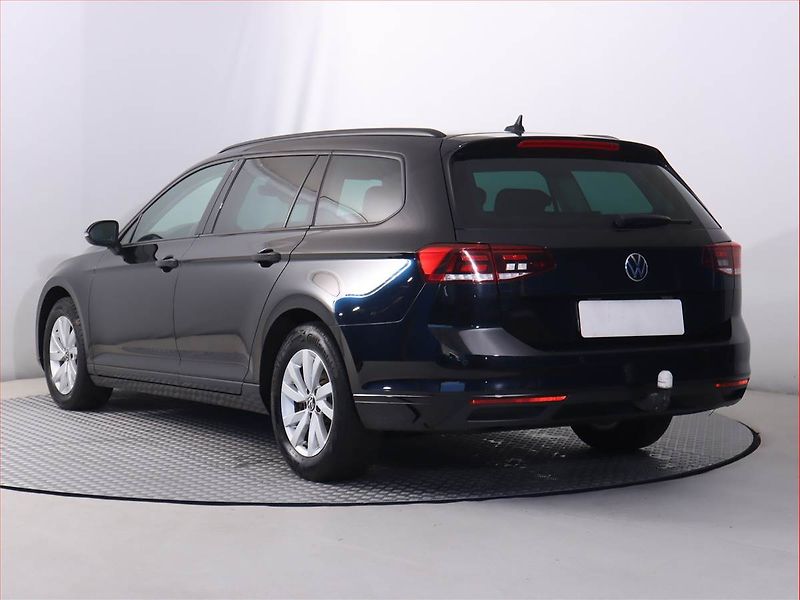 Volkswagen Passat (2022) Business 2.0 TDI - fotka 4 z 24