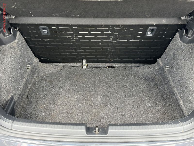 Volkswagen Polo (2018) 1.0i - fotka 7 z 17