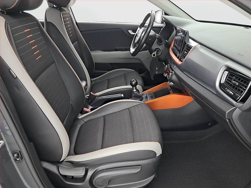 Kia Stonic (2021) 1.2 DPI, Kůže, Navi, Tempomat - fotka 9 z 24