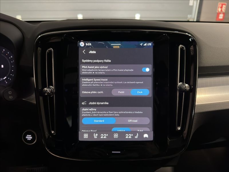 Volvo XC40 (2026) 2,0 B4  Plus - fotka 27 z 29