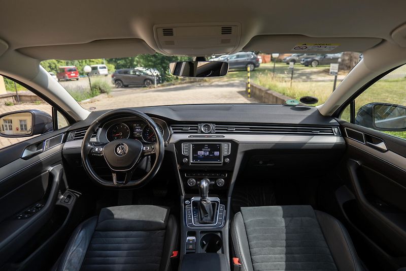 Volkswagen Passat 1.8 TSI 132kW DSG Matrix Kessy - fotka 16 z 35