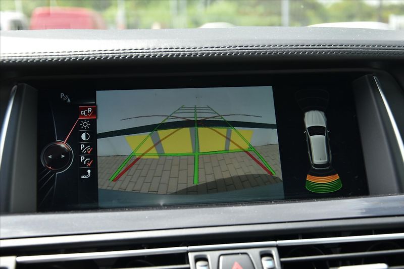 BMW Řada 5 530d xDrive M PAKET PANORAMA - fotka 22 z 28