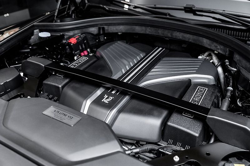 Rolls-Royce Cullinan Black Badge - fotka 10 z 25
