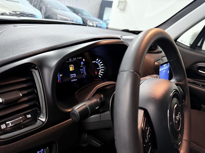 Jeep Renegade (2022) 1.3 T4 REZERVOVÁNO - fotka 26 z 43