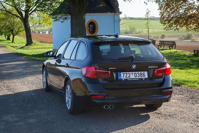 BMW Řada 3 (2017) xDrive - fotka 4 z 24