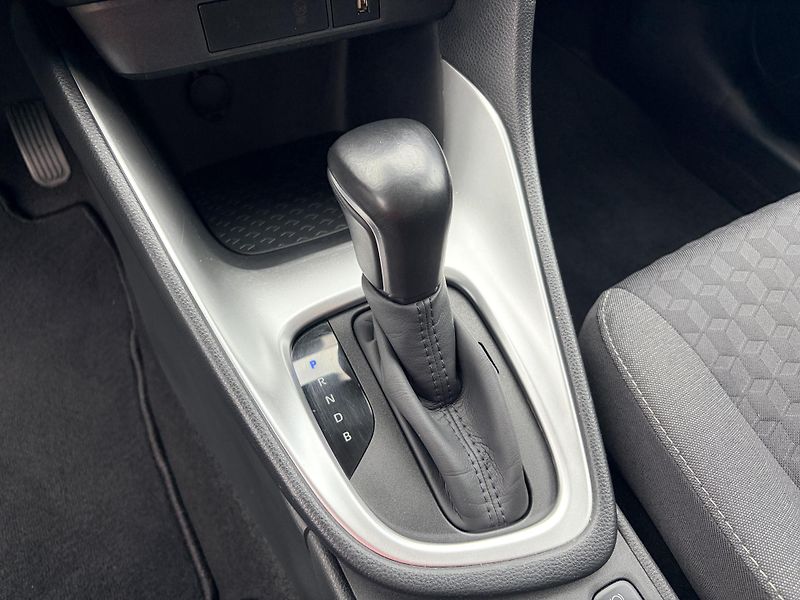Toyota Yaris 1.5 VVT-i HYBRID - fotka 21 z 36
