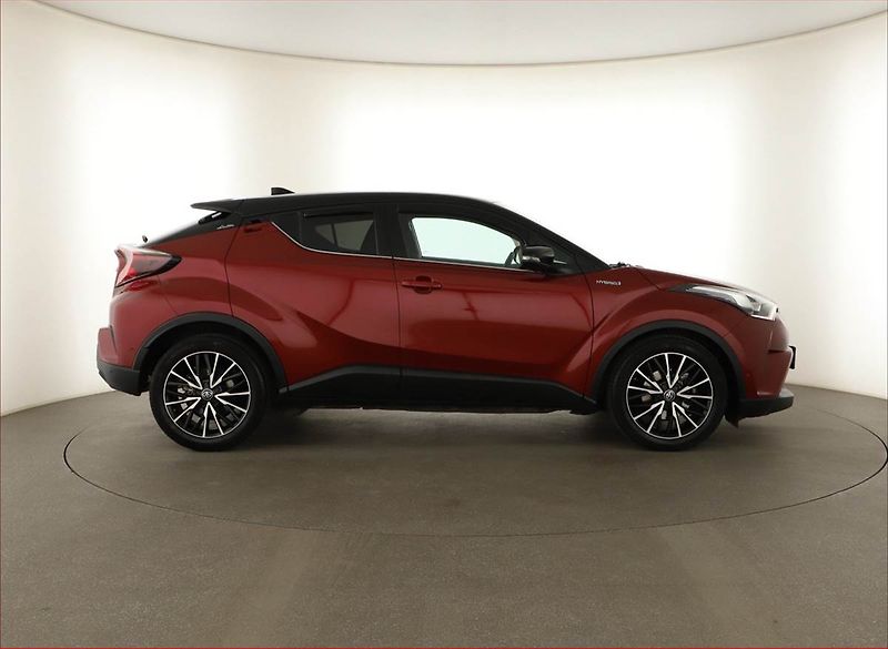 Toyota C-HR (2019) 1.8 Hybrid - fotka 6 z 15