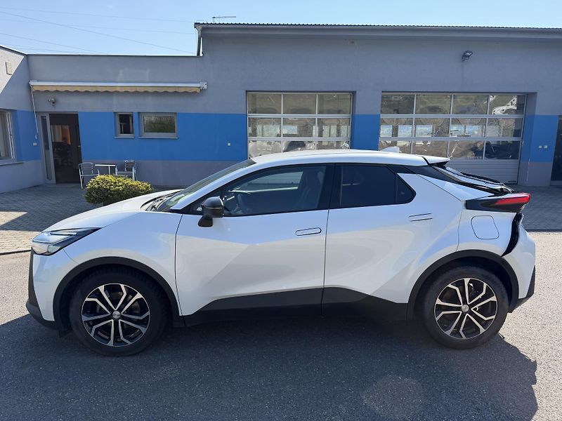 Toyota C-HR 1,8i hybrid automat navigace - fotka 6 z 21