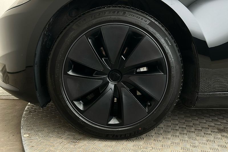 Tesla Model 3 Long Range AWD Tažné - fotka 11 z 26