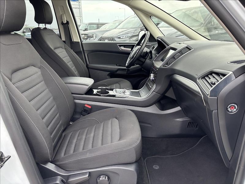 Ford Galaxy 2,0 EcoBlue 110 kW Titanium 7M - fotka 20 z 42