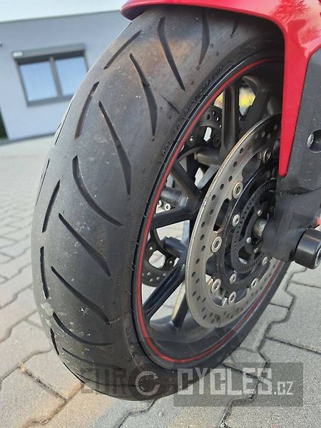 Triumph Speed Triple (2015) - fotka 9 z 20