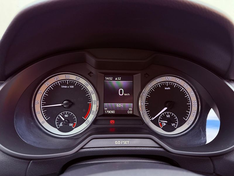 Škoda Octavia 2.0 TDI Style, ČR, Serviska - fotka 17 z 29