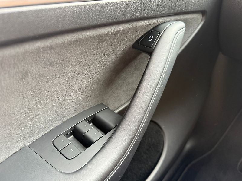 Tesla Model Y Long Range AWD 20´ - fotka 34 z 40