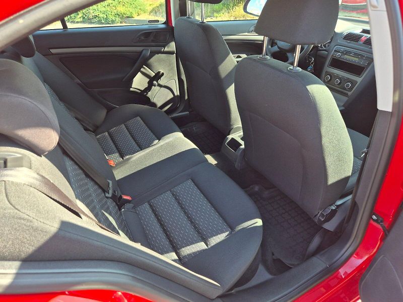 Škoda Octavia (2012) TOUR II. 1,6MPI 75KW 5°manuáln - fotka 22 z 27