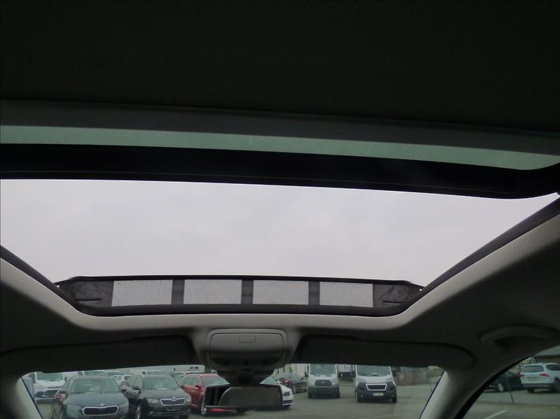 Volkswagen Sharan 2,0 TDI,Digi Klima,Navigace  H - fotka 59 z 67