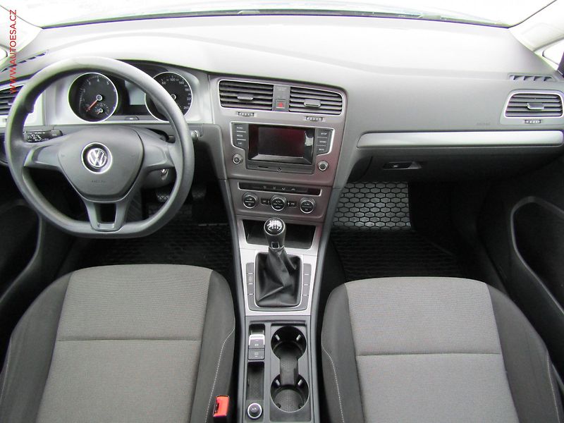 Volkswagen Golf (2015) 1.4 TGi, ČR, Trendline - fotka 8 z 17
