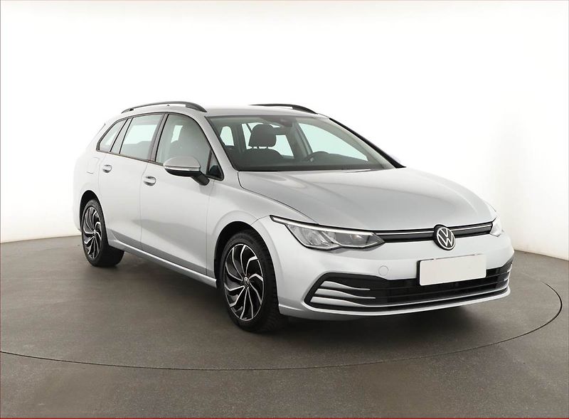 Volkswagen Golf (2021) Life 1.0 TSI, ČR,1.maj - fotografie inzerátu