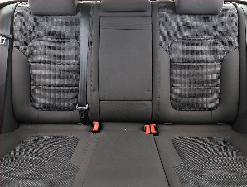 Volkswagen Passat (2011) 1.6 TDI, Navi, Tempomat - fotka 10 z 22