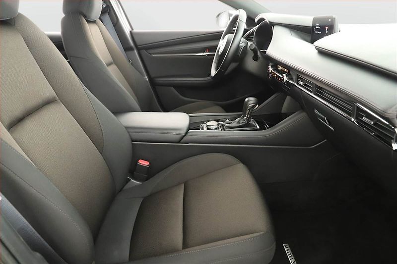 Mazda 3 (2022) 2.0 e-Skyactiv X - fotka 7 z 16
