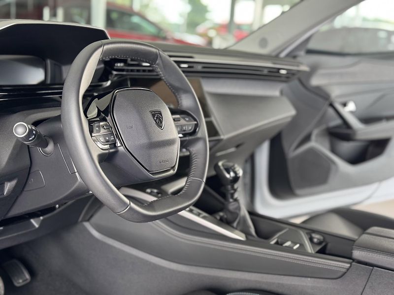 Peugeot 308 1,2PT 96KW*ALLURE*Kamera*DPH - fotka 11 z 36
