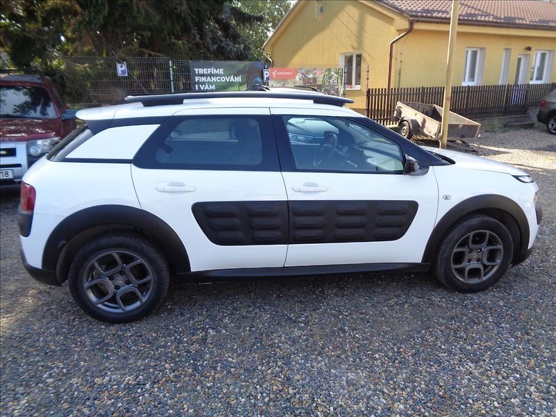 Citroën C4 1,2 - fotka 6 z 15