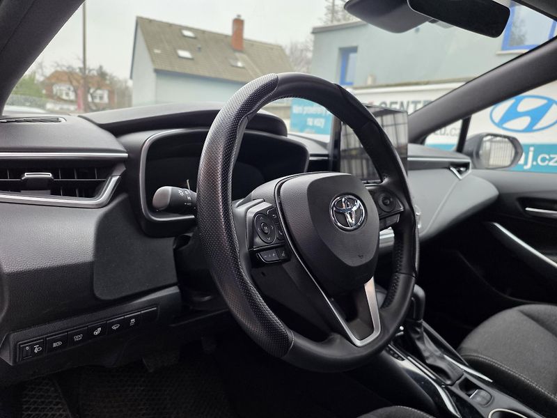 Toyota Corolla 1.8-AUTOMAT-HYBRID - fotka 3 z 14