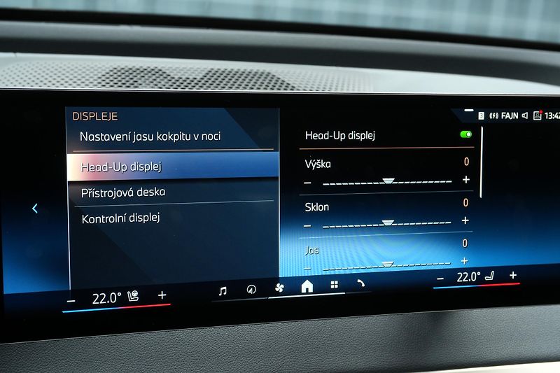 BMW iX 40, SoH 96,8%, SkyLounge,Tažné - fotka 23 z 37