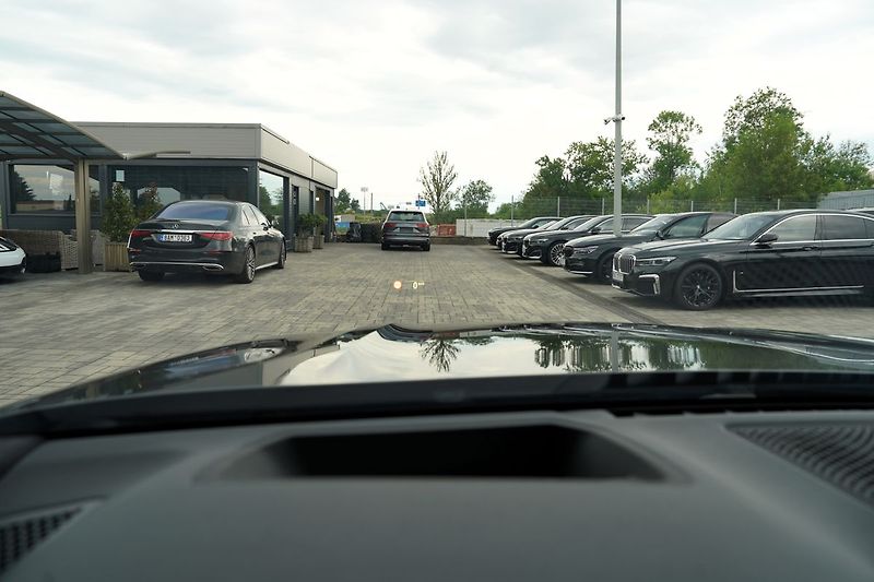 BMW Řada 7 d xDrive/9AT/Lasery - fotka 43 z 44
