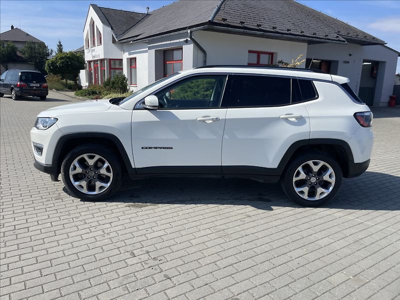 Jeep Compass 1,4 T 125kw AT9 Limited - fotka 2 z 32