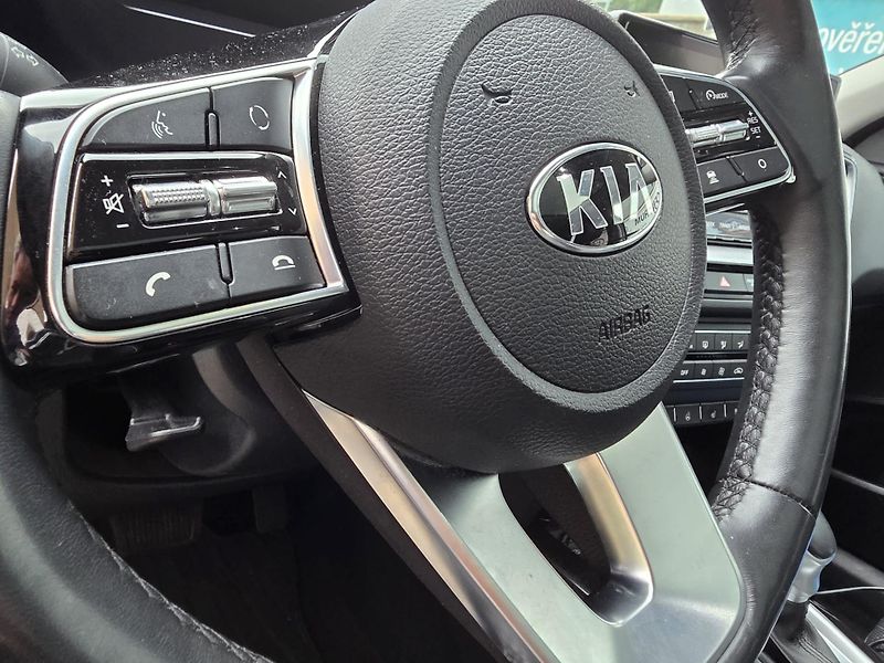 Kia XCeed (2020) 1.6-PLUG-IN HYBRID-1.MAJITEL - fotka 15 z 19