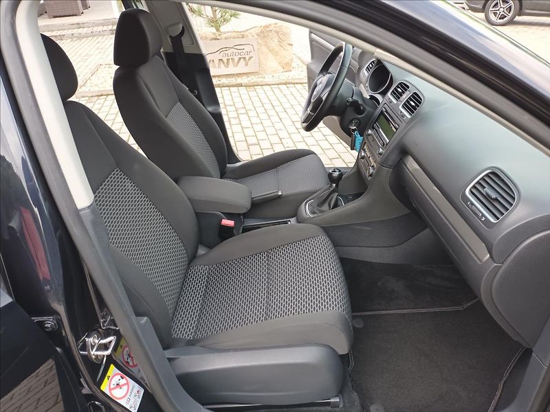 Volkswagen Golf 1,2 TSI,77KW,DIGIKLIMA,SERVIS - fotka 20 z 36