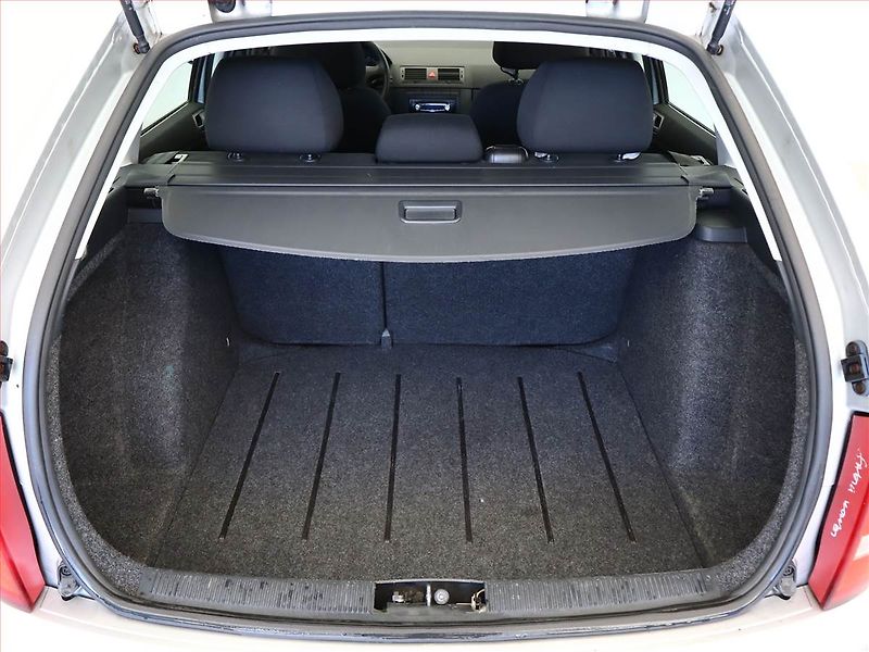 Škoda Fabia (2004) 1.2 12V, nová STK, Tažné - fotka 11 z 12