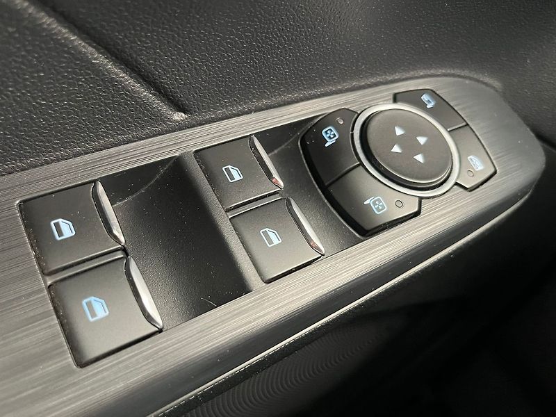 Ford Kuga 2.5 Duratec HEV 4x4 TITANIUM - fotka 26 z 63