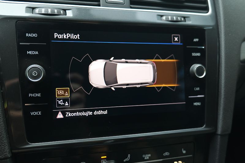 Volkswagen Golf 1.5 TSI DSG CarPlay ACC Senzor - fotka 25 z 31