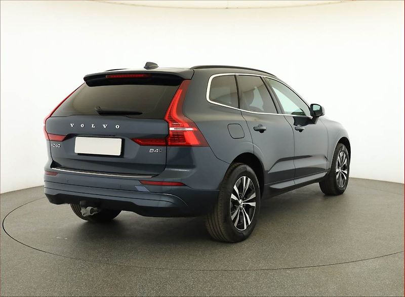 Volvo XC60 (2021) Momentum B4 AWD - fotka 5 z 20
