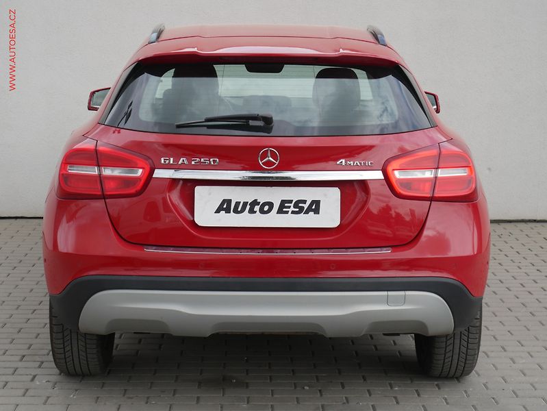 Mercedes-Benz GLA (2014) 2.0i 250  4Matic, ČR, AT - fotka 5 z 18