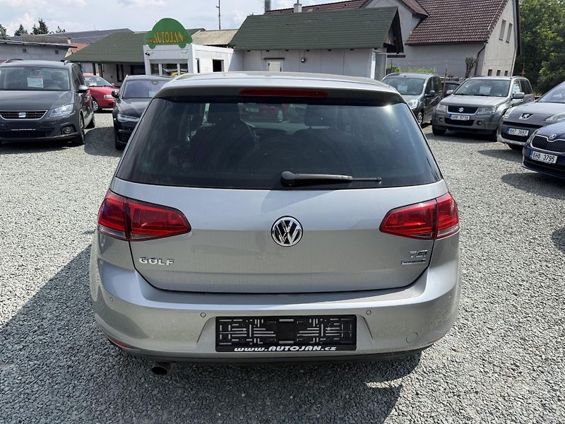 Volkswagen Golf 1.2 TSI COMFORTLINE - fotka 5 z 13