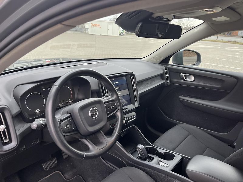 Volvo XC40 D3 Automat ČR 1.majitel - fotka 28 z 45