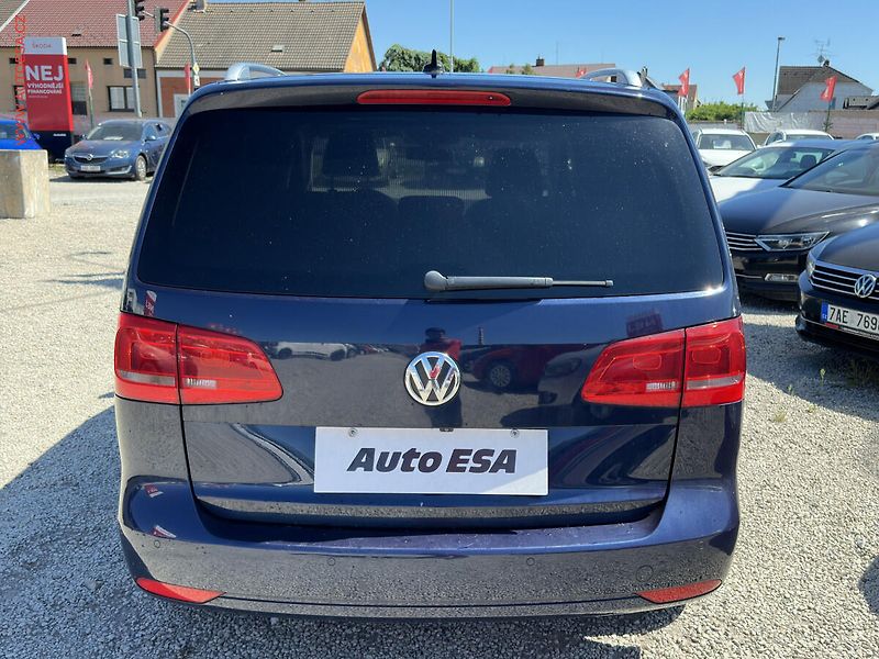 Volkswagen Touran (2011) 2.0 TDi, DSG, bixen, park - fotka 5 z 20