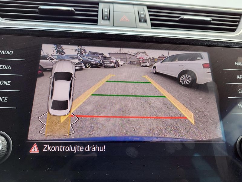 Škoda Superb 2.0 TSI 206kW DSG 4x4 STYLE+ - fotka 16 z 50