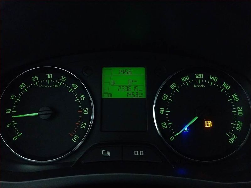 Škoda Fabia (2012) 1.6 TDI, po STK, zamluveno - fotka 11 z 14