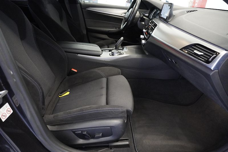 BMW Řada 5 520D TOURING XDRIVE STEPTRONIC - fotka 27 z 29