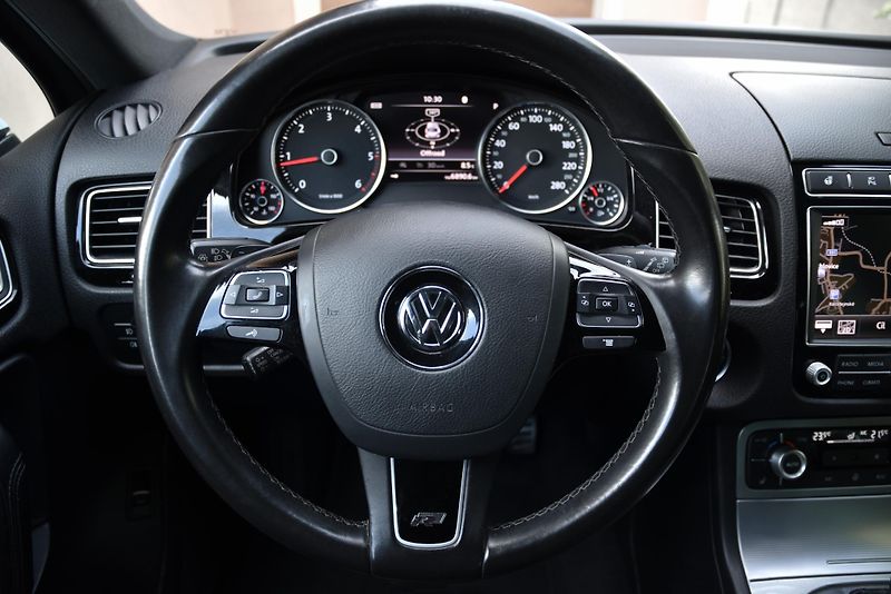 Volkswagen Touareg 3.0 TDi V6 DSG 4M,R-LINE,FACE - fotka 14 z 50