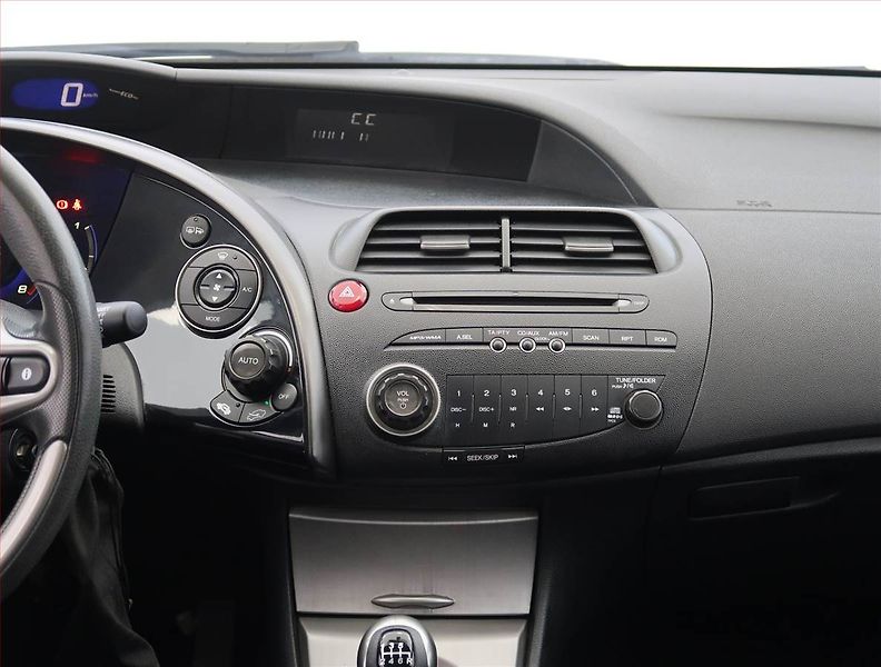 Honda Civic (2006) 1.4 i-DSI, po STK, servisované - fotka 12 z 20